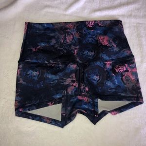 LULULEMON MARBLE FLOWERED BOOTY SHORTS